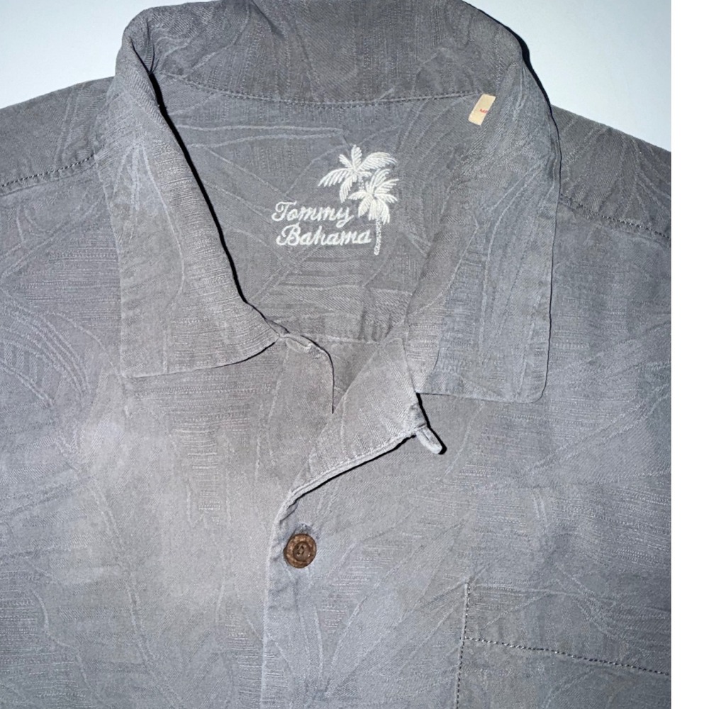 Tommy‎ Bahama Shirt Mens Size Large Gray 100% Silk Tropical Leaf Luxurious Feel